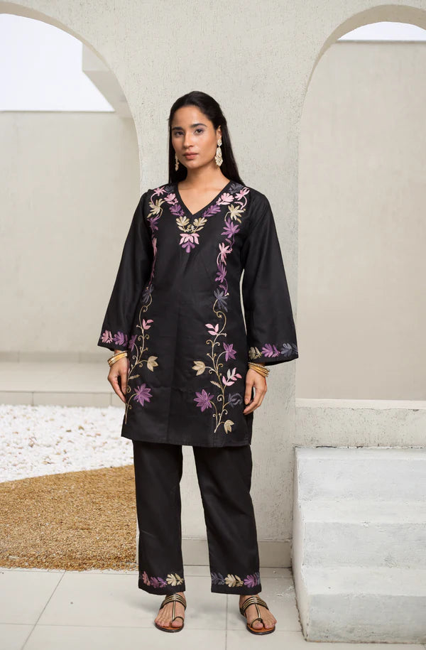 Falak Kashmiri Kurta Set - Black